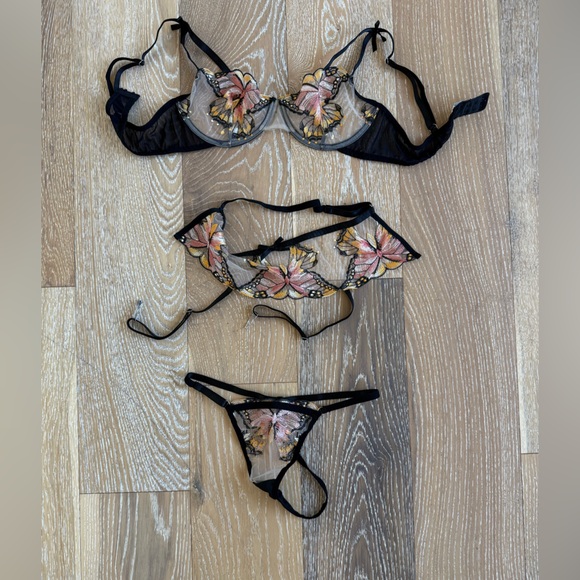 Lingerie set, headband and bow - Picture 2 of 4